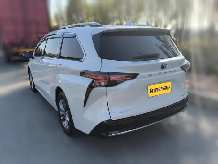 Toyota Sienna 2024 Model Hybrid 2.5L 4WD Deluxe Edition – фото 4