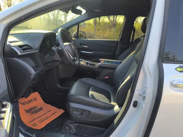 Toyota Sienna 2024 Model Hybrid 2.5L 4WD Deluxe Edition – фото 10