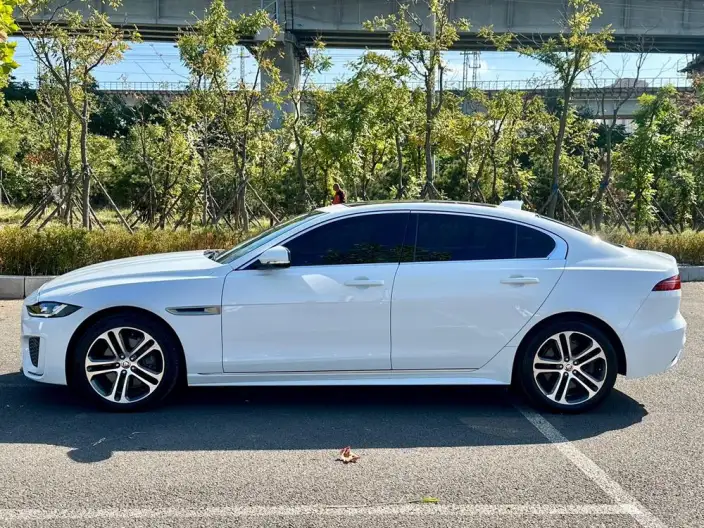 Jaguar XE L 2023 Model 2.0T 250PS R-DYNAMIC S Enterprising Sports Edition – фото 4
