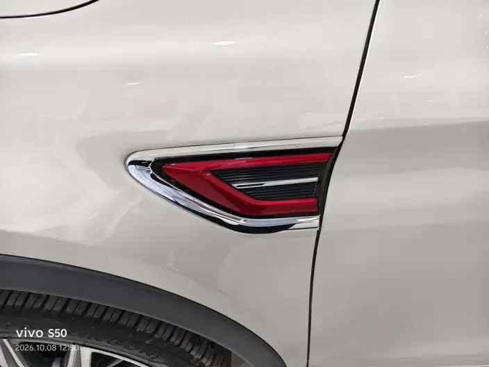 Hongqi HS5 2022 Model Facelift 2.0T Smart Flag Enjoy 4WD Edition – фото 4