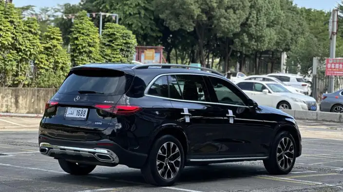 Mercedes-Benz GLC 2023 Model GLC 260 L 4MATIC Luxury Model 5 seat – фото 6