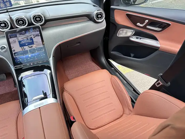 Mercedes-Benz GLC 2023 Model GLC 260 L 4MATIC Luxury Model 5 seat – фото 9