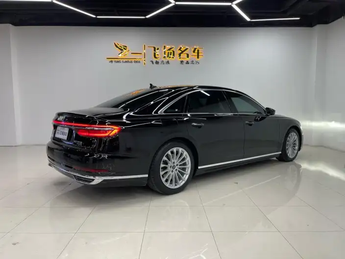 Audi A8 2022 Model A8L 50 TFSI quattro Comfort Model Collector Edition Edition – фото 6