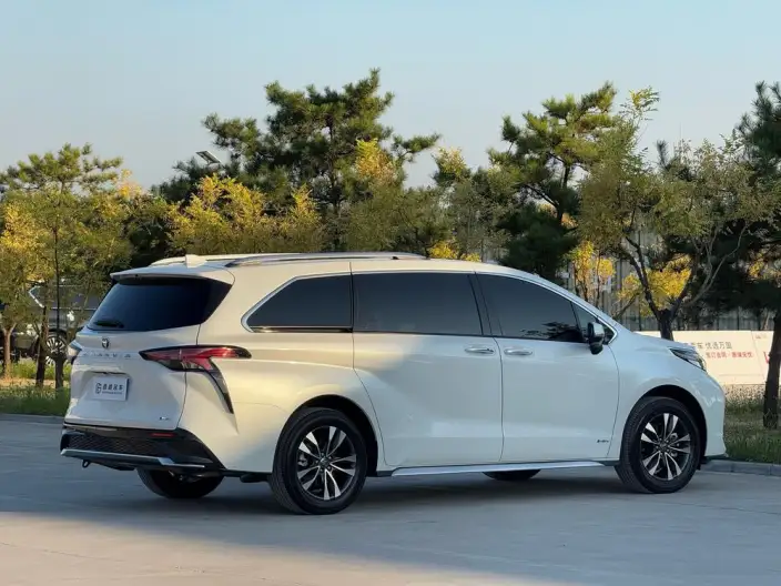 Granvia 2023 Model Intelligent Hybrid 2.5L Noble PLUS – фото 6