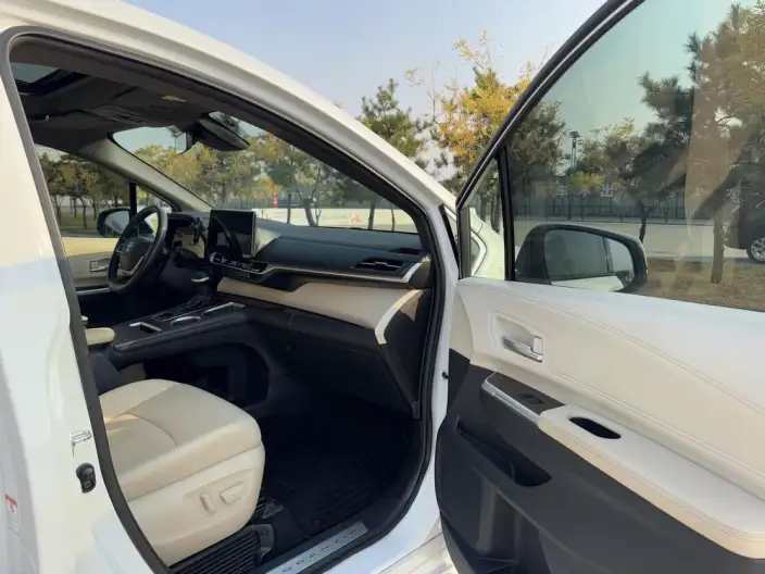 Granvia 2023 Model Intelligent Hybrid 2.5L Noble PLUS – фото 7