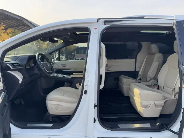 Granvia 2023 Model Intelligent Hybrid 2.5L Noble PLUS – фото 9