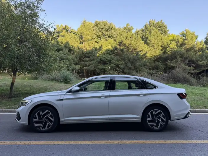 Volkswagen Sagitar 2023 Model 300TSI DSG Beyond Edition – фото 3