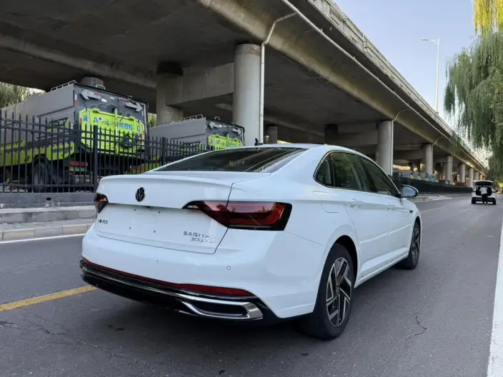 Volkswagen Sagitar 2023 Model 300TSI DSG Beyond Edition – фото 5