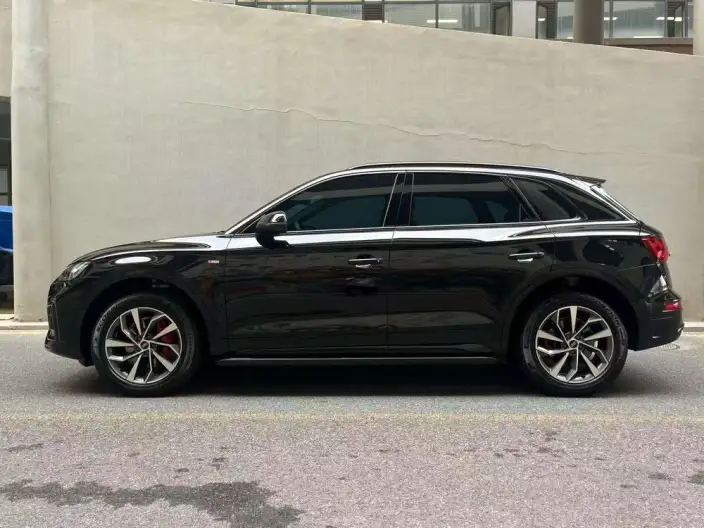 Audi Q5L 2023 Model 40T Luxury Dynamic Model – фото 3