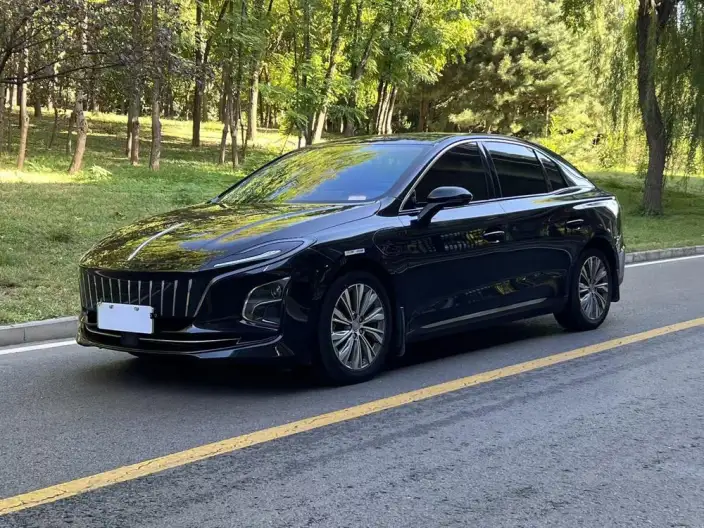 Hongqi E-QM5 2023 Model 620KM PLUS Edition – фото 1