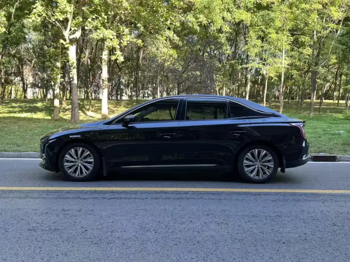 Hongqi E-QM5 2023 Model 620KM PLUS Edition – фото 4