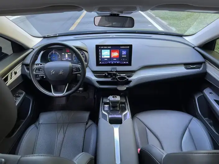 Hongqi E-QM5 2023 Model 620KM PLUS Edition – фото 8