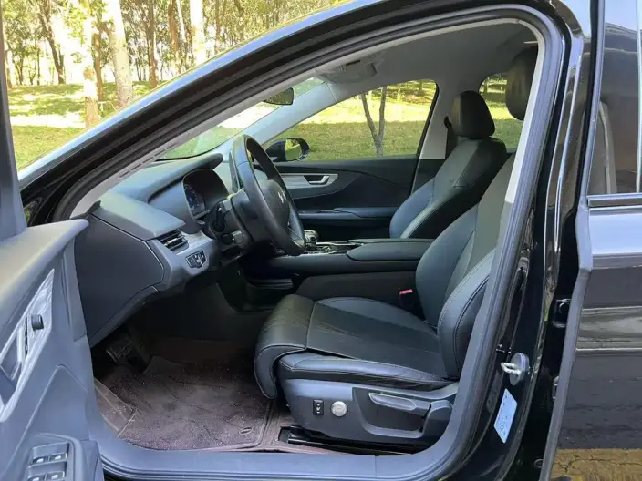 Hongqi E-QM5 2023 Model 620KM PLUS Edition – фото 9