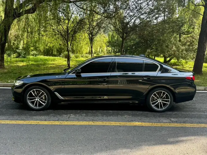 BMW 5 Series PHEV 2022 Model Facelift II 535Le M Sports Set – фото 3