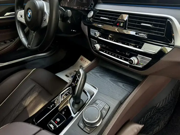 BMW 5 Series PHEV 2022 Model Facelift II 535Le M Sports Set – фото 6