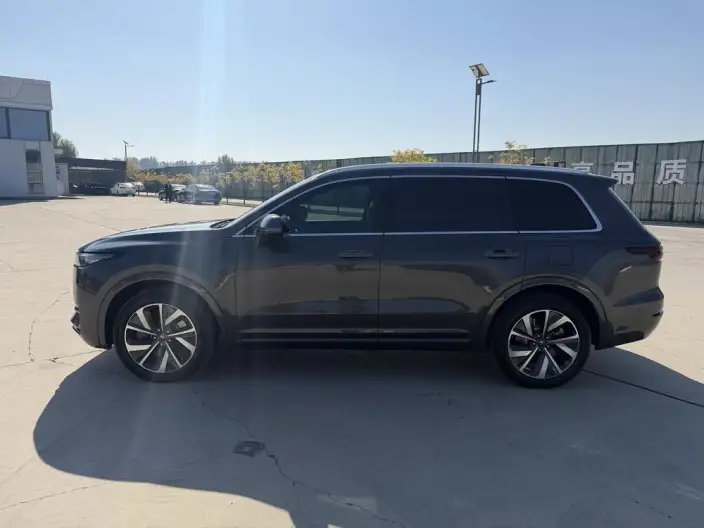 Li Auto ONE 2021 Model Extended Range 6 seat Edition – фото 4