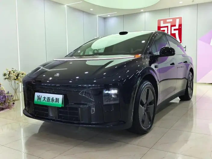 Li Auto i6 2025 Model 2WD Standard Edition – фото 1