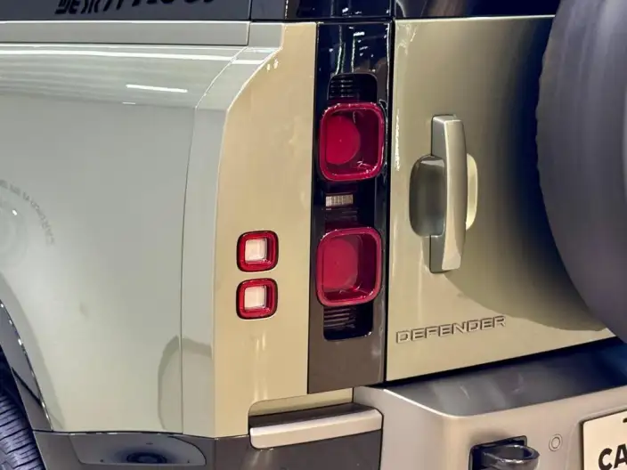 Land Rover Defender 2024 Model 110 3.0T P400 X-Dynamic HSE – фото 10
