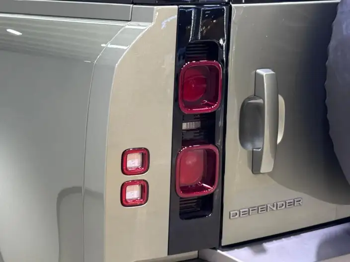 Land Rover Defender 2024 Model 110 3.0T P400 X-Dynamic HSE – фото 10