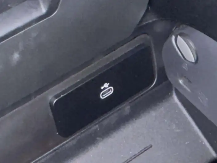 Land Rover Defender 2025 Model 110 3.0T P400 HSE X-Dynamic – фото 9