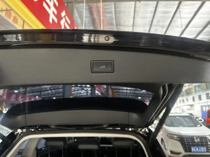 Volkswagen Tiguan L 2022 Model 330TSI Automatic 2WD R-Line Enjoy the version more – фото 8