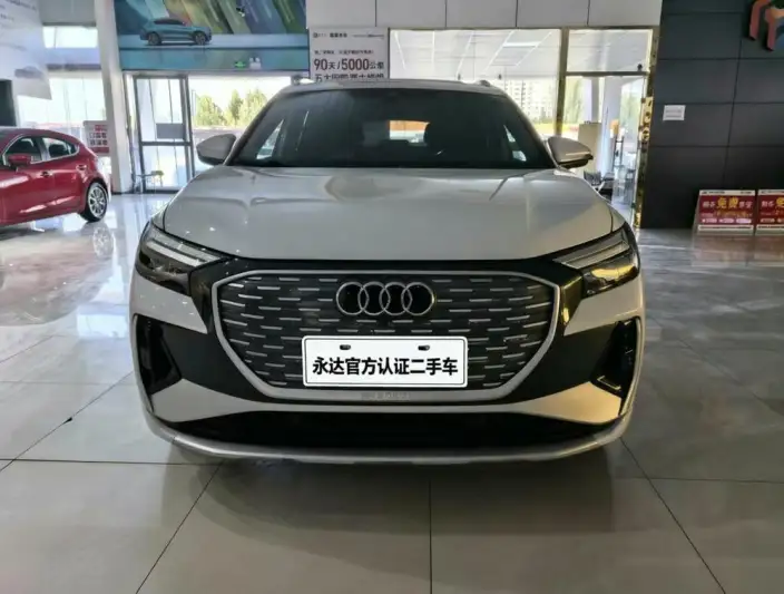 Audi Q4 e-tron 2023 Model 40 e-tron Genesis Night Edition – фото 2