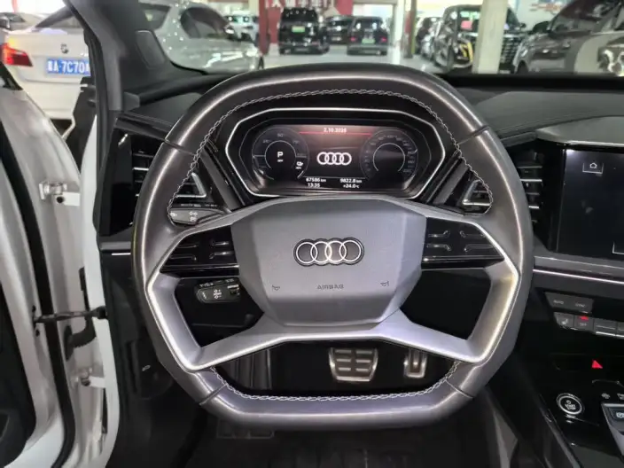 Audi Q4 e-tron 2023 Model 40 e-tron Genesis Night Edition – фото 8