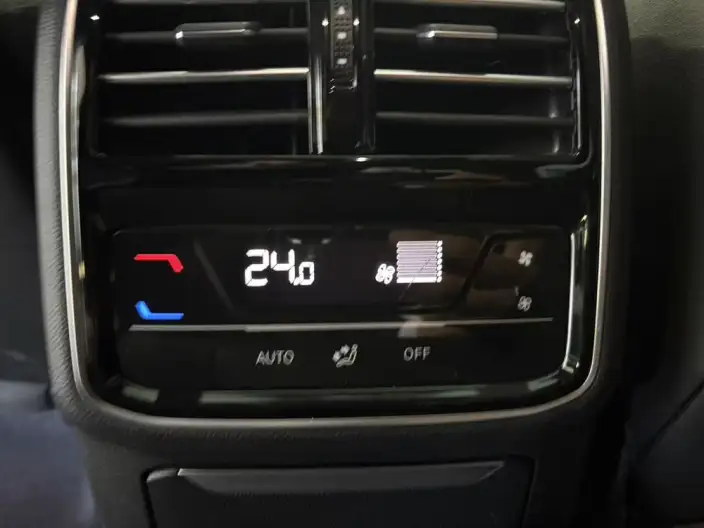 Volkswagen CC 2024 Model 380TSI Eye-catching version – фото 9