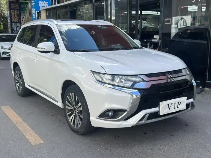 Mitsubishi Outlander 2021 Model Facelift 2.0L 2WD Smooth Ride Edition 5 seat