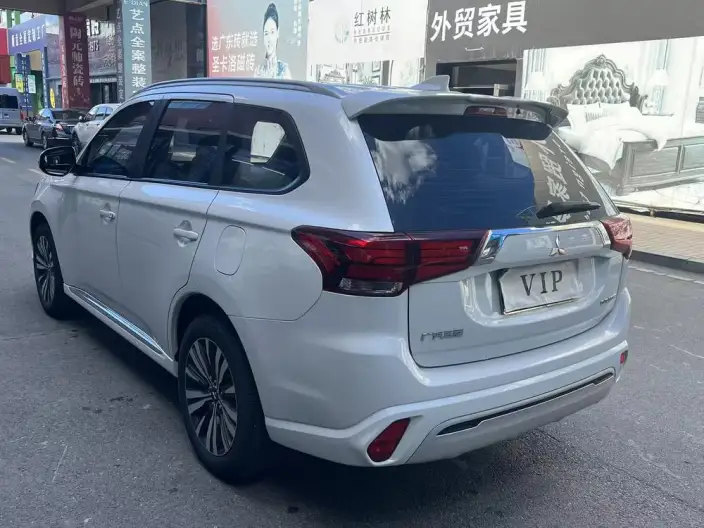 Mitsubishi Outlander 2021 Model Facelift 2.0L 2WD Smooth Ride Edition 5 seat