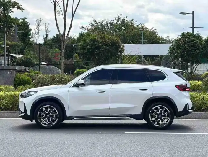BMW X1 2023 Model xDrive25Li X Design Set – фото 3