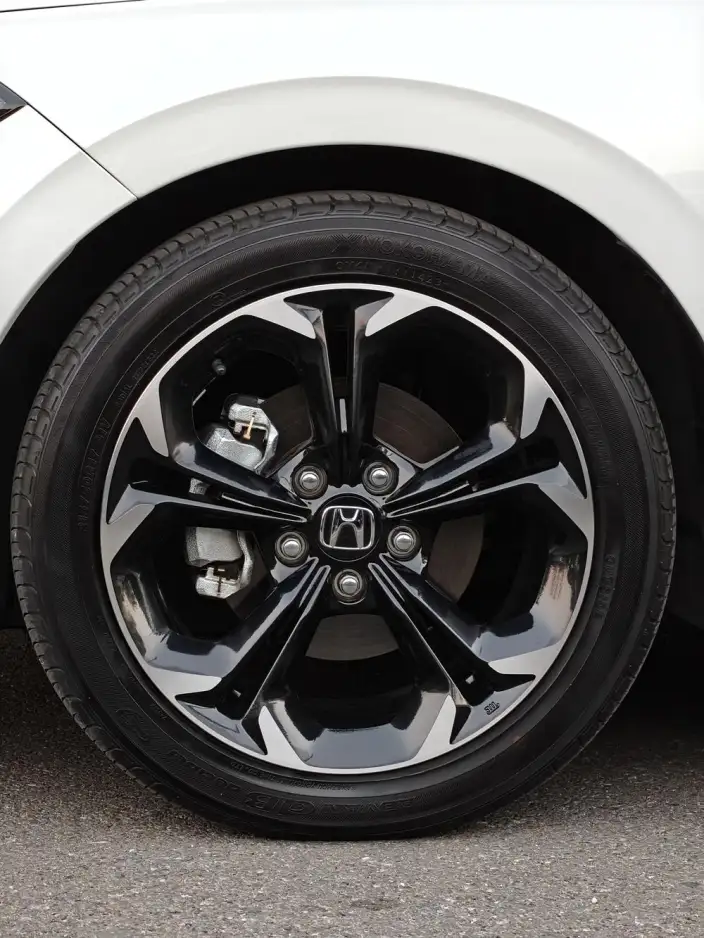 Honda Civic 2023 Model HATCHBACK 240TURBO CVT Extremely sharp version – фото 8