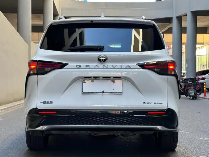 Granvia 2024 Model Intelligent Hybrid 2.5L 4WD Noble PLUS Edition – фото 4