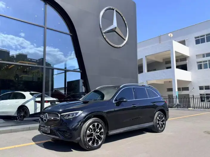 Mercedes-Benz GLC 2023 Model GLC 260 L 4MATIC Luxury Model 5 seat – фото 1