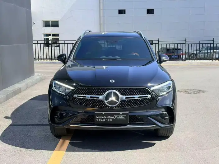 Mercedes-Benz GLC 2023 Model GLC 260 L 4MATIC Luxury Model 5 seat – фото 2