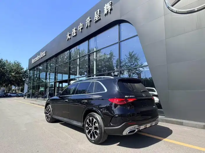 Mercedes-Benz GLC 2023 Model GLC 260 L 4MATIC Luxury Model 5 seat – фото 4