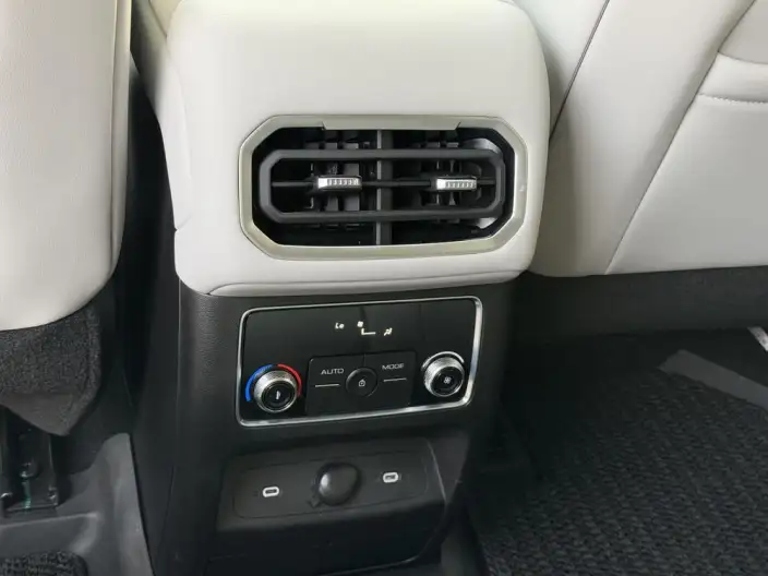 Tank 400 Hi4-Z 2026 Model Smart Edition – фото 9