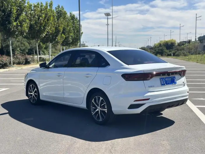 Geely Emgrand 2022 Model No. 4 Gen 1.5L CVT Noble Model – фото 4