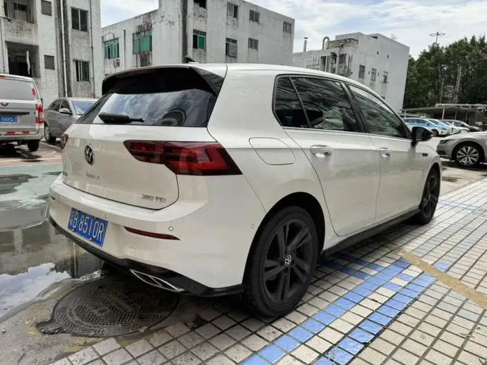 Volkswagen Golf 2024 Model 280TSI DSG R-Line 50 Legend Edition – фото 5