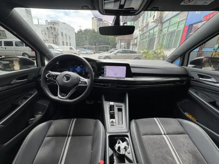 Volkswagen Golf 2024 Model 280TSI DSG R-Line 50 Legend Edition – фото 6