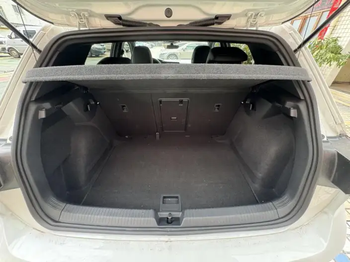Volkswagen Golf 2024 Model 280TSI DSG R-Line 50 Legend Edition – фото 9