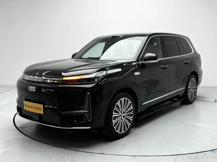 Geely M9 2025 Model 210km 4WD Pilot Edition – фото 1