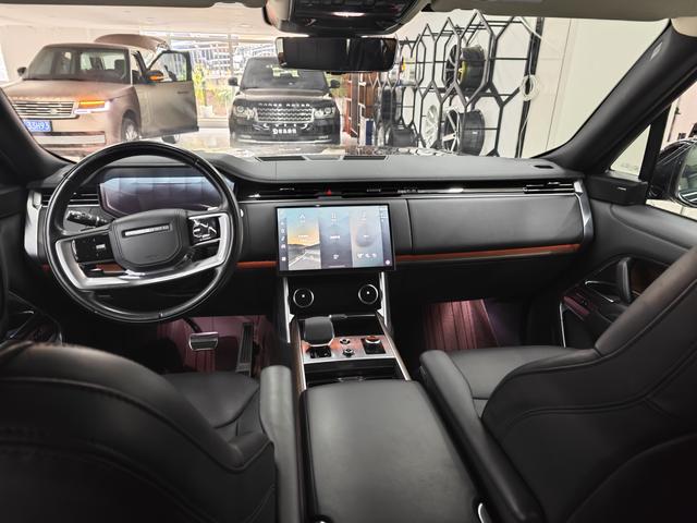 Range Rover 2023 3.0 L6 400PS Centurion Seven Seater Plus – фото 8