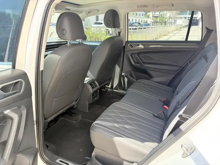Volkswagen Tiguan L 2022 Model 330TSI Automatic 2WD R-Line Enjoy the version more – фото 9