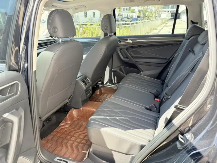 Volkswagen Tiguan L 2022 Model 330TSI Automatic 2WD R-Line Enjoy the version more – фото 9