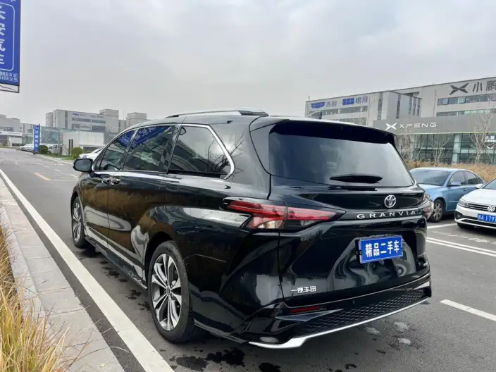 Granvia 2023 Model Intelligent Hybrid 2.5L Noble PLUS – фото 4