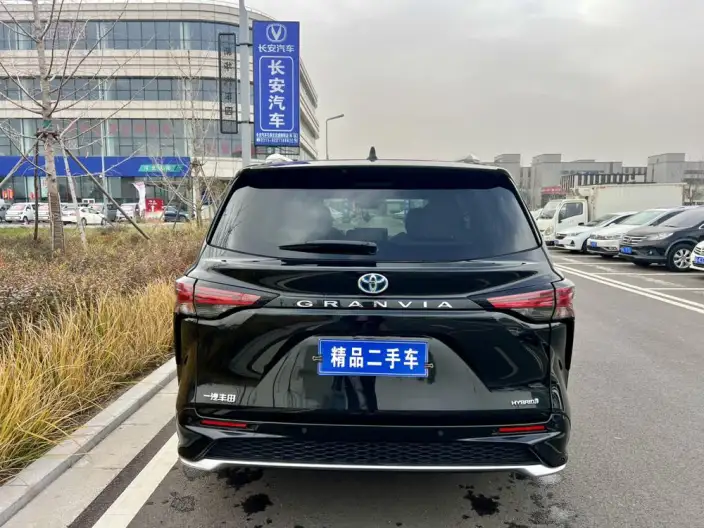 Granvia 2023 Model Intelligent Hybrid 2.5L Noble PLUS – фото 5