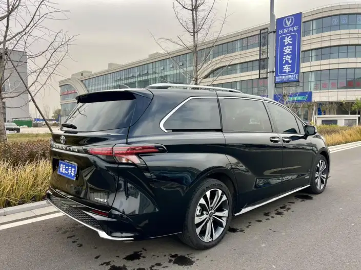 Granvia 2023 Model Intelligent Hybrid 2.5L Noble PLUS – фото 6