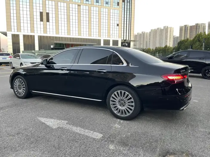 Mercedes-Benz E-Class 2023 Model E 300 L Luxury Model sedan – фото 5
