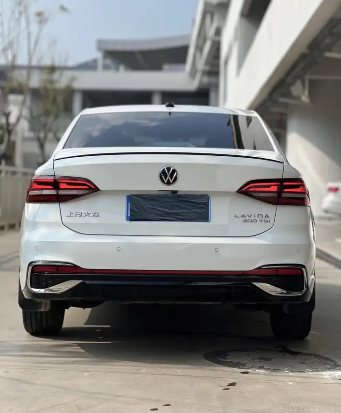 Volkswagen Lavida 2023 Model 300TSI DSG Starry Sky Manyi Edition – фото 5